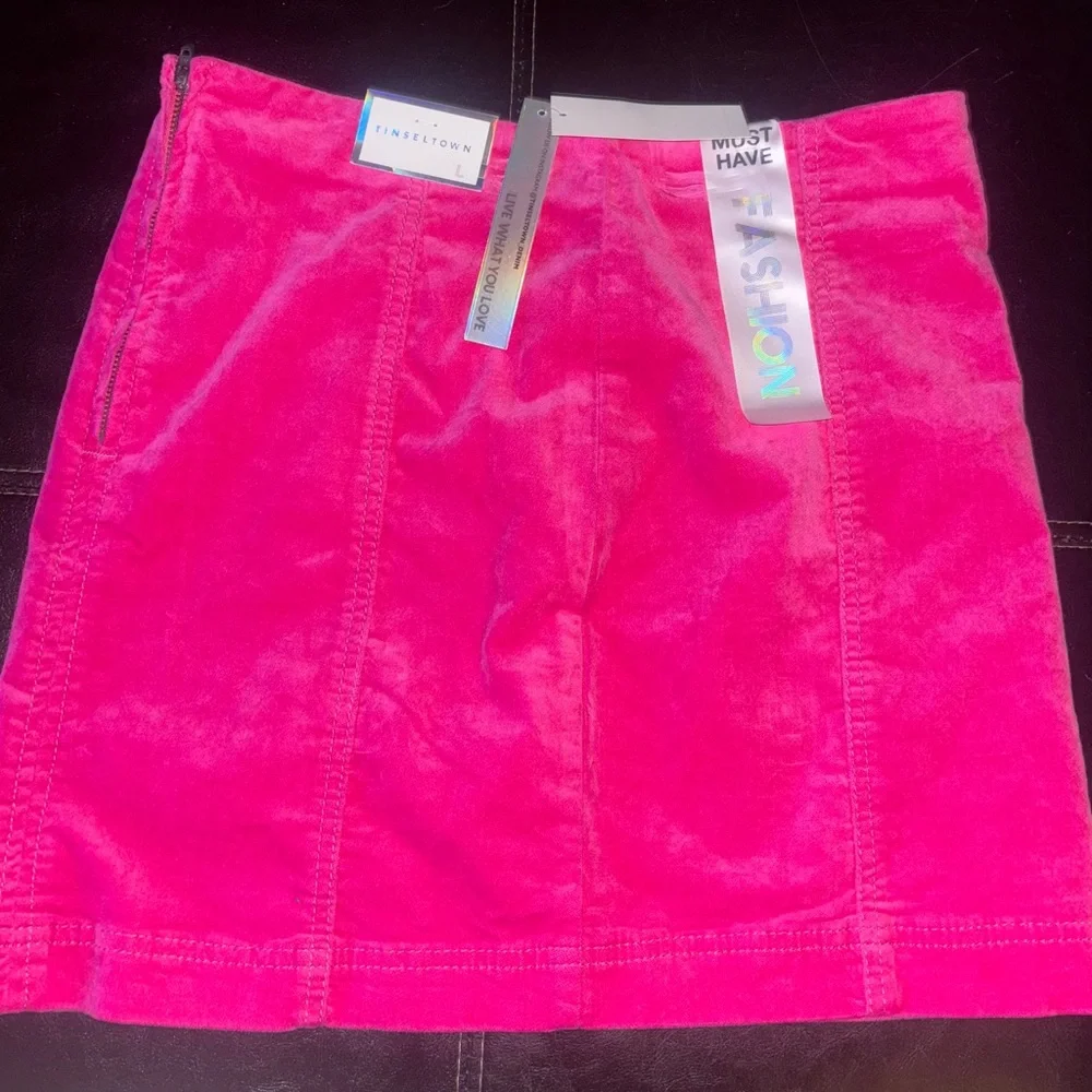 NWT Tinseltown Women's Solid Unlined Velvet Seamed Mini Skirt